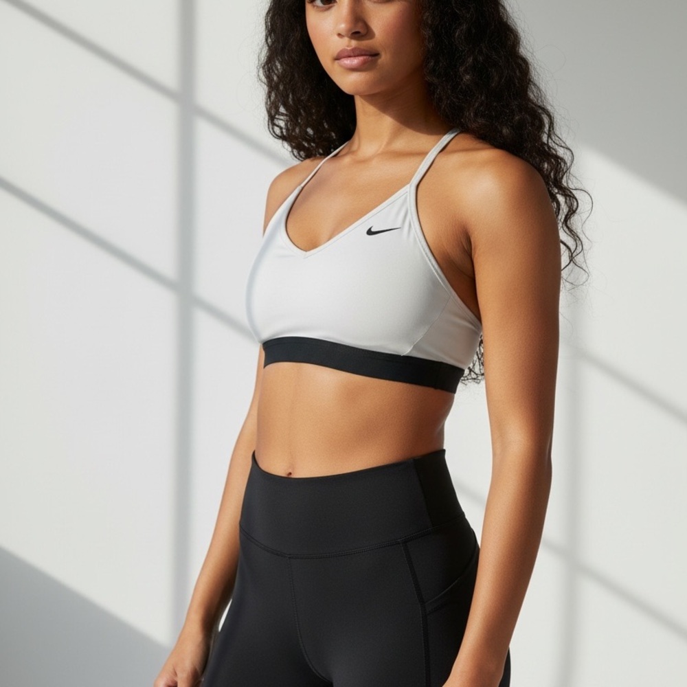 Nike Women's White and Black Sports Bra Size M